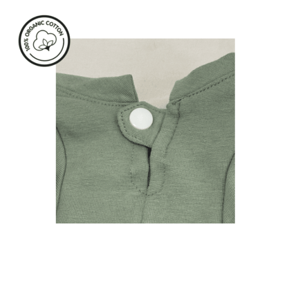 Detalle camiseta organica verde perros