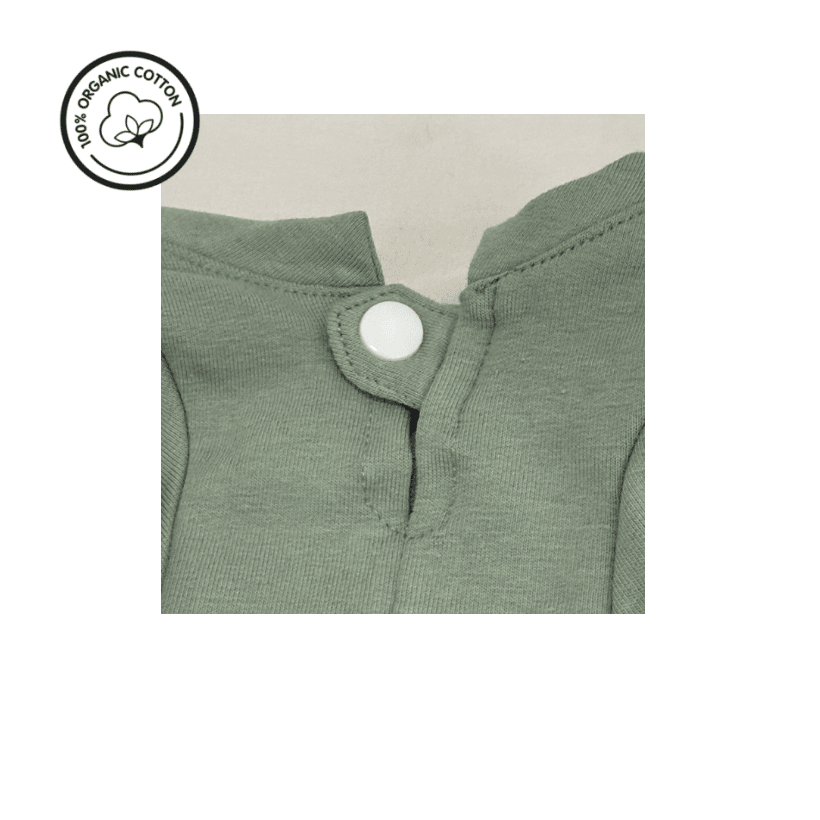 Detalle camiseta organica verde perros